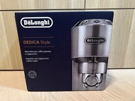 DeLonghi 半自動咖啡機