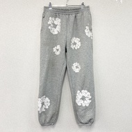 Denim Tears กางเกงสเวตเตอร์ลาย Cotton Wreath สีเทา ไซส์ XL สินค้ามือสอง