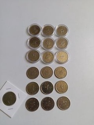 香港:前殖民地:(小一元硬幣):2套:女皇頭:(1978年):1979年:1980年:(1987年):1988年:1989年:1990年:1991年:1992年:(1套9個):平賣:可以:塑膠圓盒:或