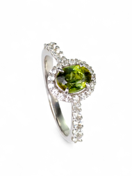 แหวนทัวร์มาลีนเขียว Green Tourmaline Solitaire Ring