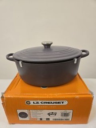 Le Creuset 橢圓形鑄鐵鍋