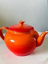 全新LE CREUSET 陶瓷茶壺 (橙紅色)