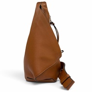 成色極佳 ▼ LOEWE B511A09X06 Anton 斜背包，棕褐色皮革，Anagram 刻字，單肩包，ブラウン，西班牙製造，男士款，附防塵袋