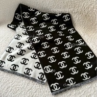 ｛ 現貨 ｝ 香奈兒經典黑白logo雙面圍巾