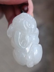 💝緬甸天然A貨冰糯化膠白冰翡翠貔貅❤香港玉石鑒定中心証書    （交收前出証）❤36.7mm*21.6mm*15.9mm❤重量24.7g❤玉質水潤，緊密細膩，內部結構已糯化起冰膠，手工精雕貔貅肥美飽滿