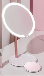 （全新訂貨）枱式充電輕觸式Led燈化妝鏡