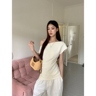 เสื้อยืดแขนสั้นผู้หญิง HRG Style ฤดูร้อน 2025 เสื้อคอเฉียงเซ็กซี่สุดเก๋ ทรงตรง ผ้าไนลอน ผ้าโพลีเอสเต