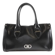 二手Salvatore Ferragamo Ferragamo Gancini 托特包 DY-21 7814，黑色小牛皮材質。單肩/手提包，A5 尺寸。女士款。