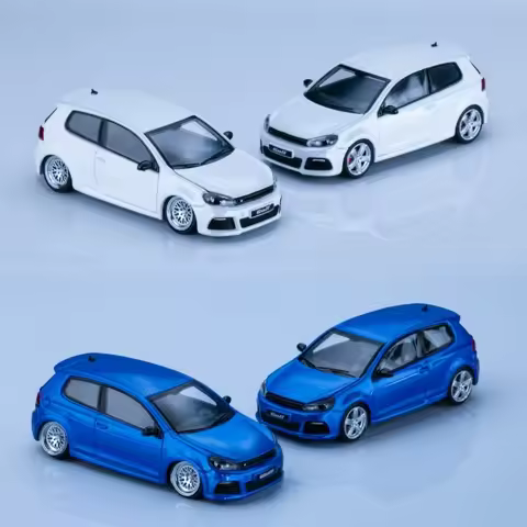 Maxwell 1:64 GOLF RMK6 Pearl White / Blue Die-Cast Car Model Collection Miniature