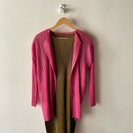 ▪️富貴選物FUGUEI▪️三宅一生PP 杜鵑粉 開領排扣外套