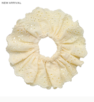EMI JAY EYELET SCRUNCHIE IN DAYLILY
