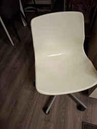 Ikea 米白色電腦膠椅子