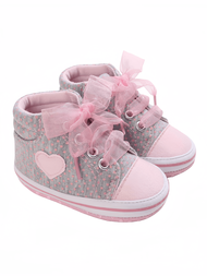 粉色女寶寶鞋帶心形斑點印花輕盈透氣嬰兒鞋,柔軟防滑嬰兒床鞋底鞋,第一次行走的春夏款式
