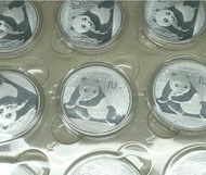 2015年中國熊貓銀幣 一安士純銀  每枚售$950  (*售價隨國際銀價相應調整)