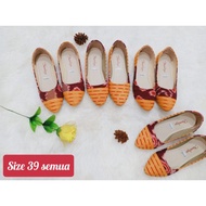 Ethnic woven shoes