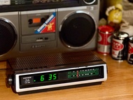 出售 香港DODTRON收音機時鐘，收音機及時鐘正常，鬧鐘功能失效，有Sleep功能，一個鐘後自動關收音機，有Fm及Am，外觀80%新，有意請pm我，謝謝