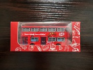 Tiny 限定版 KitKat 巴士