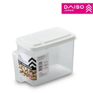 DAISO Food Storage Container with Handle