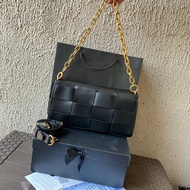(Warehouse) Db2275 WOVEN CHAIN HANDLE BAG Complete With BOX+PAPERBAG