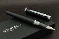 日本PLATINUM白金牌Procyon系列霧黑墨水筆 +50可刻字