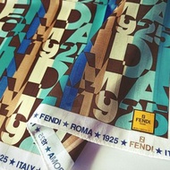 復古 Fendi 字母緹花織紋絲巾 平面設計 23 x 22.5 英吋