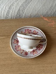 日本昭和Narumi  鳴海製陶 薄胎款 粉紅蘭花高腳花茶/咖啡杯碟組