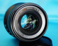 FUJIFILM Fuji Fujinon XF 50mm F/2 R WRเลนส์มีน้ำหนักเพียง 200 กรัม  การออกแบบที่กะทัดรัดและมีสไตล์  