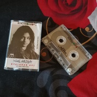 kaset nike ardilla nyalakan api