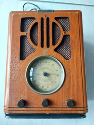 古董收音機及磁帶播放機,全正常FM/AM收音及磁帶(卡式帶)播放機。經典收藏級。已經维修好,保證正常可以用。音效很好。有問題一星期內可以返修。