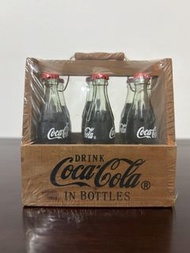 Coca-Cola 可口可樂-迷你8cm 玻璃汽水樽8支連木箱 9.5 x 6 x 10.25 cm