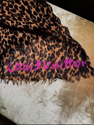 Lv  豹紋圍巾