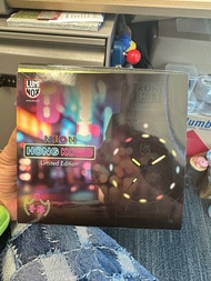 Luminox Neon Hong Kong 限量版手錶，彩色氚氣燈