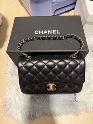 Chanel Classic Flap Bag Black Lambskin Gold Hardware/ chanel 菱格黑色手袋羊皮/ CHANEL 20 cm 迷你經典口蓋包（CF20 / M