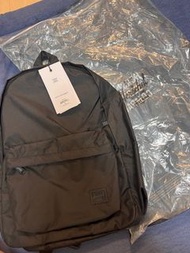 New ⭐️Herschel  backpack 24L classic light