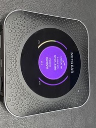 Netgear mr1100 m1英版 同港版配置完全一樣，升級左最新固件