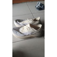 910 Haze Veloce White Grey Shoes