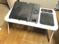 全新未用過，Aolawei 手提電腦架，高度斜度可調較，有兩個 USB 風扇