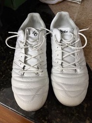 ATHLETA 袋鼠皮足球鞋 MG底