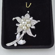 เข็มกลัดไว้อาลัย มุก ดอกไม้ crystals Hiso P88 Luxury