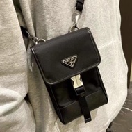 全新正貨 Prada 黑色phone bag手機袋 電話袋 手機包｜instagram: fame.hk.society