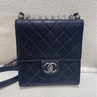 CHANEL 黑色透明珍珠包