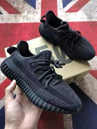 Adidas Yeezy Boost 350 V2 全黑
