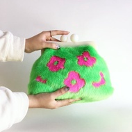 迷霧絨毛口金包 霓虹花朵