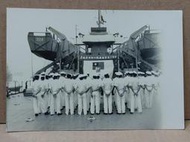 【早期黑白老照片】LST-224 中華民國海軍中程軍艦慶祝14週年艦慶 中海級戰車登陸艦 中字號  開口笑 民國61年