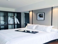 Apartemen 79 m² dengan 2 kamar tidur dan 2 kamar mandi pribadi di Pusat Surabaya (2BR Grand Sungkono