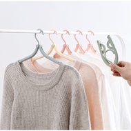 [Ready Stock] Foldable Clothes Hanger Portable Travel Hanger Luggage Bag Penyangkut Baju Pakaian Almari Baju 旅行曬衣晾衣架衣櫥挂衣