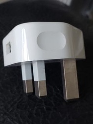 原裝蘋果充電器，Designed by Apple California