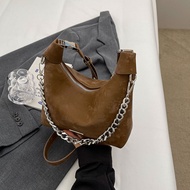 กระเป๋าถือหนังชุบเงินแบบสะพายข้าง MK DA2025 กระเป๋าสี่เหลี่ยมจัตุรัสทรงไม่สมมาตรสไตล์เกาหลีสำหรับฤดู