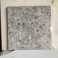 KERAMIK PLATINUM (DALLAS GREY) ukuran 50x50 isi perdus 4 pcs