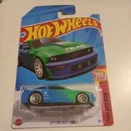 Hotwheels 07 ford mustang